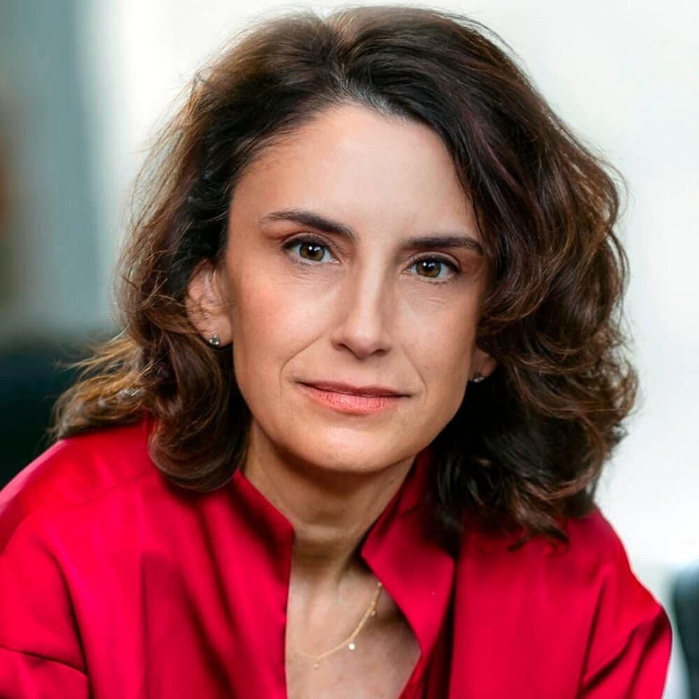 May contain one person wearing a red shirt.